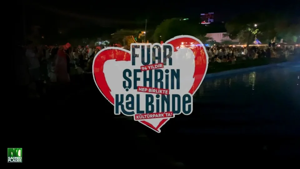 İzmir Fuarı'ndaki su perdesi gösterisinin video görüntüsü